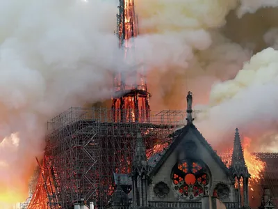 В Париже загорелся собор Парижской Богоматери | Forbes.ru