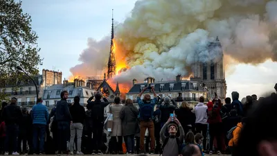 Пожар в Париже, Нотр-Дам - горит собор Парижской Богоматери - онлайн