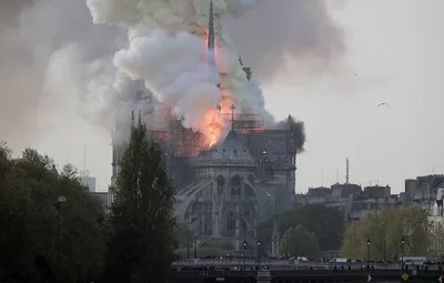 В Париже горит Собор Парижской Богоматери | ИА Красная Весна