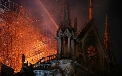 Пожар в соборе Парижской Богоматери: почему сгорел Нотр-Дам-де-Пари —  14.04.2023 — Статьи на РЕН ТВ