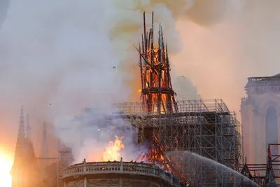 После взрыва в Париже загорелся дом - РИА Новости, 21.06.2023