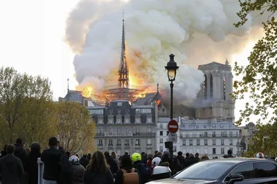 В Париже сгорел Собор Парижской Богоматери - Афиша Daily