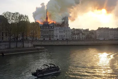 В Париже сгорел Собор Парижской Богоматери - ANNA NEWS