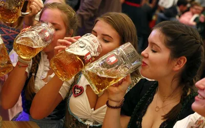 В Германии открылся фестиваль пива Октоберфест - Delfi RU