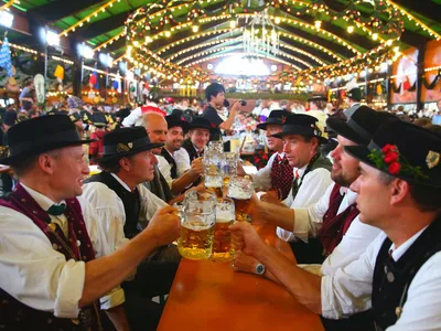 В Германии открылся фестиваль пива \"Октоберфест\" — Новые Известия - новости  России и мира сегодня