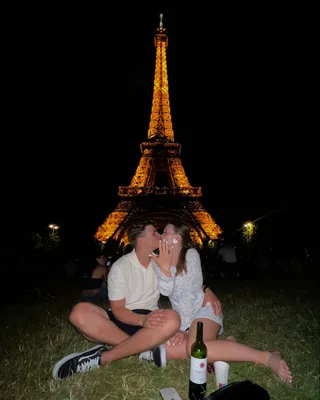 Романтичное предложение в Париже, захват Стоковое Фото - изображение  насчитывающей европа, семья: 113690272