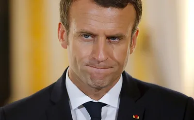 Елисейский творец: почему рейтинг президента Франции упал вдвое — РБК