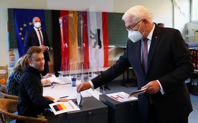 Президент Германии вручил Шольцу грамоту о назначении канцлером — РБК