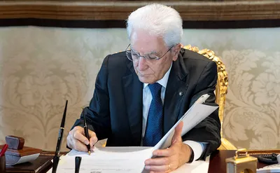 Президент Италии распустил парламент — РБК