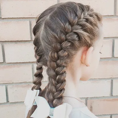 Прически на выпускной — 680 фото красивых идей оформления причесок | Side  french braids, French braid hairstyles, Front french braids