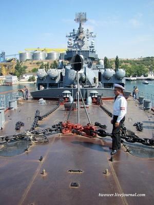 Флагман Черноморского флота крейсер \"Москва\" выведен из строя | Euronews