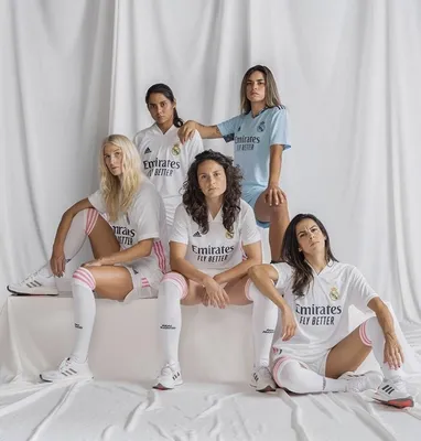 Футболистки женской команды «Реал Мадрид» на презентации нового комплекта  формы - Madrid Kings - Блоги - Sports.ru