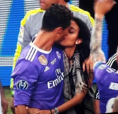 Реал Мадрид - 😍 Тибо Куртуа со своей новой девушкой –... | פייסבוק
