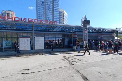 На ж/д станции «Речной вокзал» в Новосибирске пропало электричество — в  электрички пускают без билетов 11 августа 2022 г. - 11 августа 2022 - НГС.ру