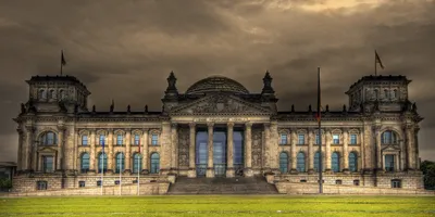 Берлин, здание Рейхстаг, солнечный день Стоковое Изображение - изображение  насчитывающей день, немецко: 136808497