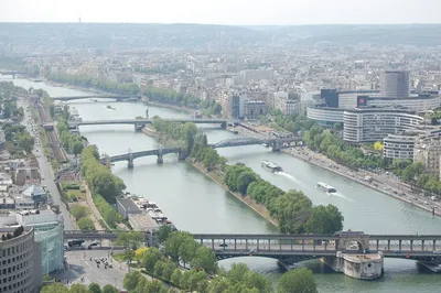 Река Сена в осени, Париж редакционное фото. изображение насчитывающей  туризм - 46342141