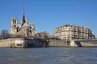 Через Париж река Сена протекает: …» — создано в Шедевруме