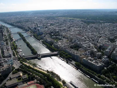 Река Сена в Париже. Фото