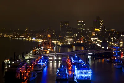 рождественский рынок Santa Pauli на улице репербан в гамбурге Редакционное  Фотография - изображение насчитывающей ð±oñ‚ð¸ð½ðºð°, ð¸: 220024607