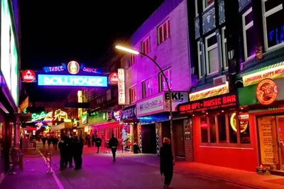 Репербан и улица красных фонарей в Гамбурге