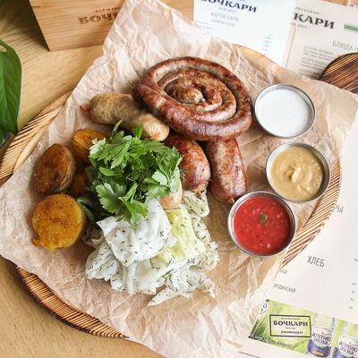 Бар и ресторан \"Бочкари\" - ☀️Новые деловые обеды в @bochkari_group в  Академгородке созданы, чтобы сделать ваш день лучше! ⠀ 🤩Салат с кальмаром  и томатами, пенне с лососем или куриное филе с цукини