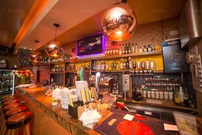 MOSCOW - JULY 2014: Interior of a luxury restaurant\"OGNI\". Main room with  tables, wicker furniture, wine rack, modern bar made of wood Stock Photo -  Alamy