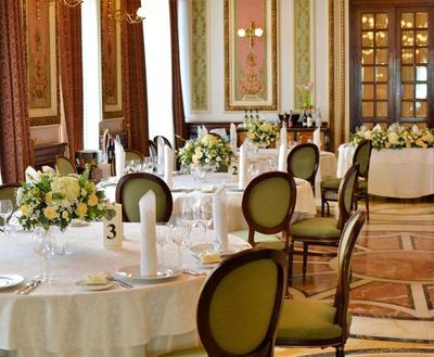 Свадьба в золотом зале ресторана \"Савой\" - Свадебные Помощники - свадебная  флористика и декор в Москве