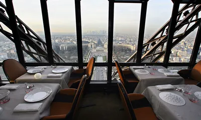 Ресторан Жюль Верн в Париже