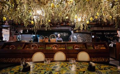 Кафе, бары и рестораны Казани: зелень, цветы и деревья в дизайне интерьера  - Инде
