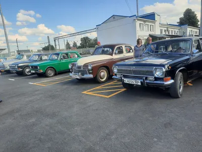 Стильные ретро автомобили приехали в Кострому в день рождения Северной  железной дороги • TOP24 • Кострома