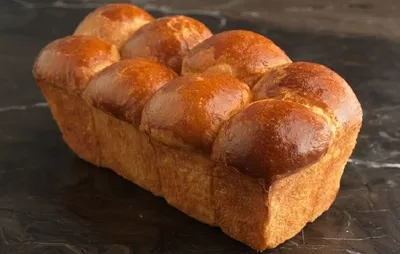 Карамельная кухня - Булки, в которые можно влюбиться Brioche Nanterre Французские  булочки Нантер, правильней сказать бриоши, это необычайная масляная  воздушная сдоба. Рецепт теста очень прост, но понадобится время и тестомес,  поскольку руками