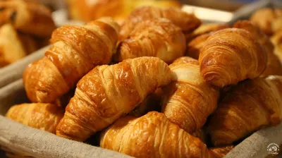 Brioche Paris - Французские круассаны от Brioche Paris . Небольшие  кондитерские изделия, выполненные в форме полумесяца и выпеченные из  слоеного или дрожжевого теста с добавлением масла, весь мир теперь с легкой  руки