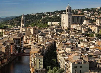 Скайлайн Города Реус В Каталонии Испания — стоковые фотографии и другие  картинки Реус - Испания - iStock