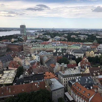 Riga sightseeing - Старинный портовый город Рига — уютная и элегантная  латвийская столица, бережно сохранившая богатое наследие Северной Европы.  Приезжая сюда, многочисленные гости города не ищут что посмотреть в Риге —  достопримечательности