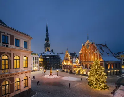 The main christmas tree of riga city hi-res stock photography and images -  Alamy