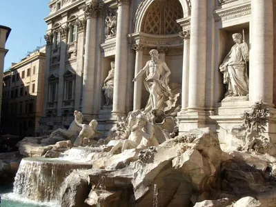 Фонтан треви в Риме Fontana Di Trevi. Италия Стоковое Изображение -  изображение насчитывающей загорано, европа: 156861515