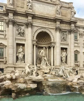 Фонтан треви в дождь день в Риме (Италия). Стоковое Изображение -  изображение насчитывающей италия, день: 210668793