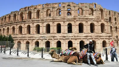 В Риме туристы и местные жители пытаются спастись от жары - РИА Новости,  18.07.2023