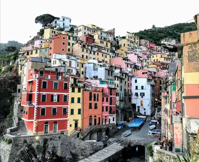 Exploring Riomaggiore, Cinque Terre, Italy 🇮🇹: A walking tour of this  charming coastal town - YouTube