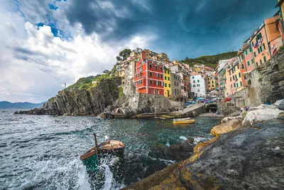 🇮🇹 Riomaggiore : Cinque Terre walking tour April 4K HDR Italy - YouTube