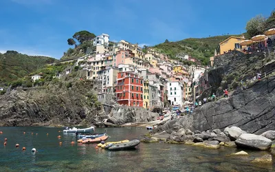 An Essential Guide to Riomaggiore | The Perfect Cinque Terre Base — ALONG  DUSTY ROADS