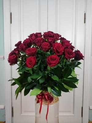 Купить Букет из 101 красной розы 50 см (Россия) в Санкт-Петербурге с  бесплатной доставкой: цена, фото, описание