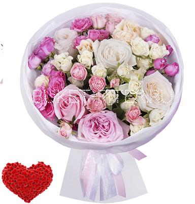 Купить Коробка кустовых роз Павлова 💐 в СПБ недорого с бесплатной  доставкой | Amsterdam Flowes