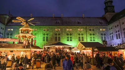 Рождественский рынок в Мюнхене, Германия – Стоковое редакционное фото ©  william87 #134808752