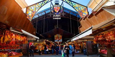 Рынок Бокерия, Испания, Барселона. Mercat de Sant Josep de la Boqueria -  «Ежи, устрицы, черепашьи лапки, лобстеры, ракушки, фрукты, свиные ноги - и  это еще не всё, что можно найти на рынке