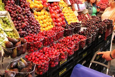 Рынок в Барселоне Испании редакционное стоковое фото. изображение  насчитывающей еда - 114608998