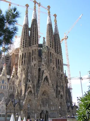 Саграда Фамилия – главный храм Барселоны. Испания по-русски - все о жизни в  Испании