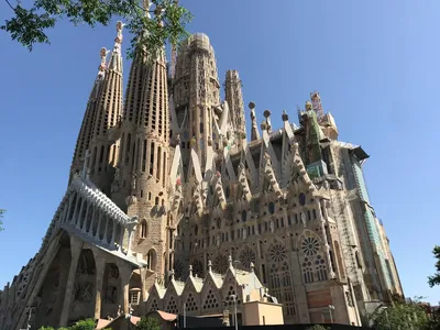 Церковь Святого Семейства (Саграда Фамилия). Барселона
