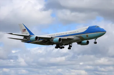 Трамп потребовал отменить заказ на новый президентский самолет - BBC News  Русская служба