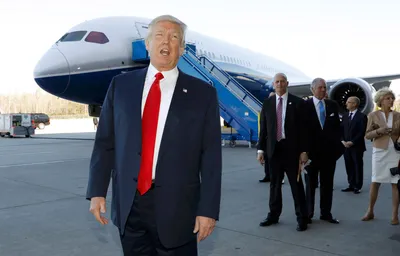 Трамп хочет перекрасить президентский самолет и сделать его \"более  американским\"